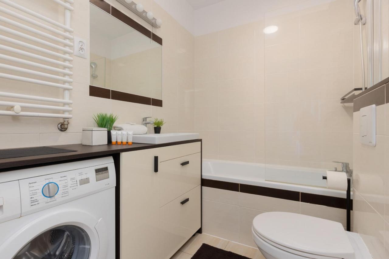 Metro Wilanowska Apartment With Parking By Noclegi Renters Varsovia Exterior foto